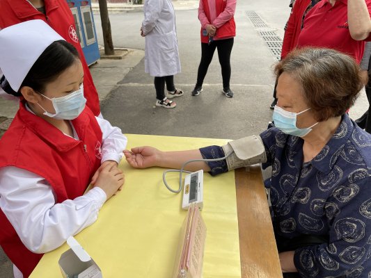 郑州市医学会联合市第六人民医院开展义诊活动