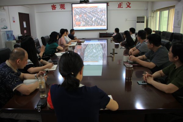 河南郑州：市医学会组织集中观看“七一勋章”颁授仪式