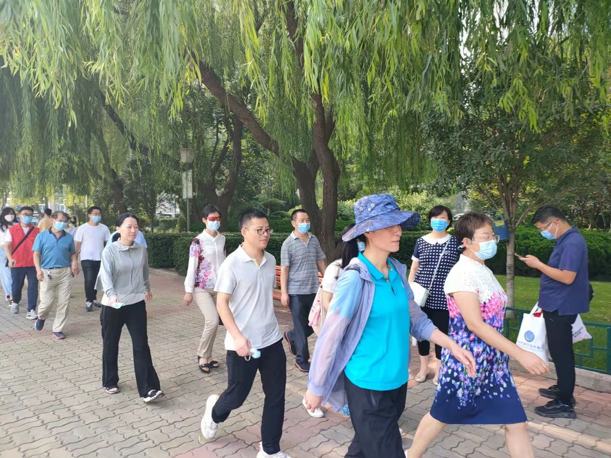 郑州市科协开展宣传“静音广场舞、规范暴走团和集体健步走”活动