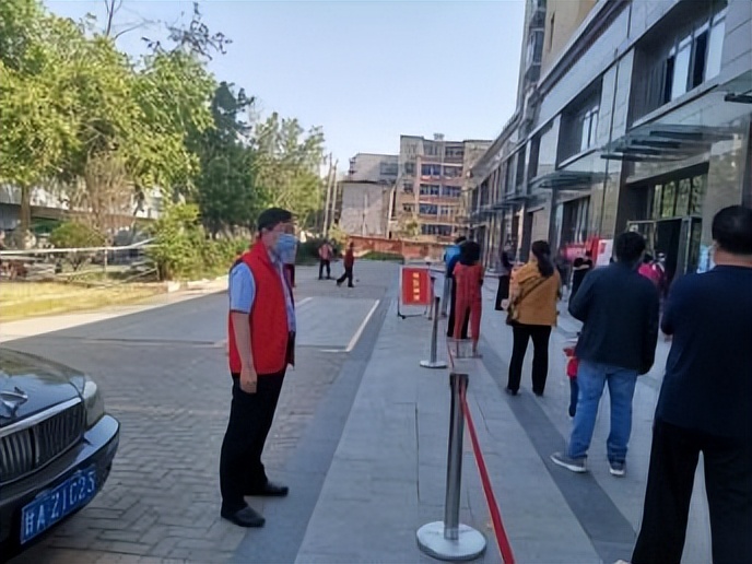 郑州市科协党员志愿者继续服务管城区核酸检测工作